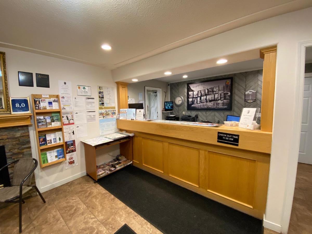 ซูเปอร์ 8 บาย วินด์แฮม 100 ไมล์ เฮาส์ Hotel 100 Mile House ภายนอก รูปภาพ