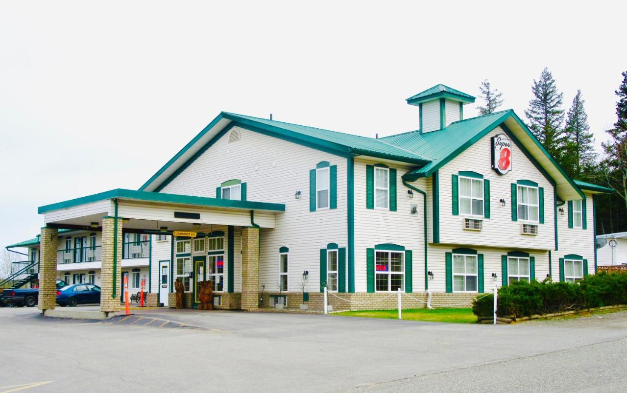 ซูเปอร์ 8 บาย วินด์แฮม 100 ไมล์ เฮาส์ Hotel 100 Mile House ภายนอก รูปภาพ