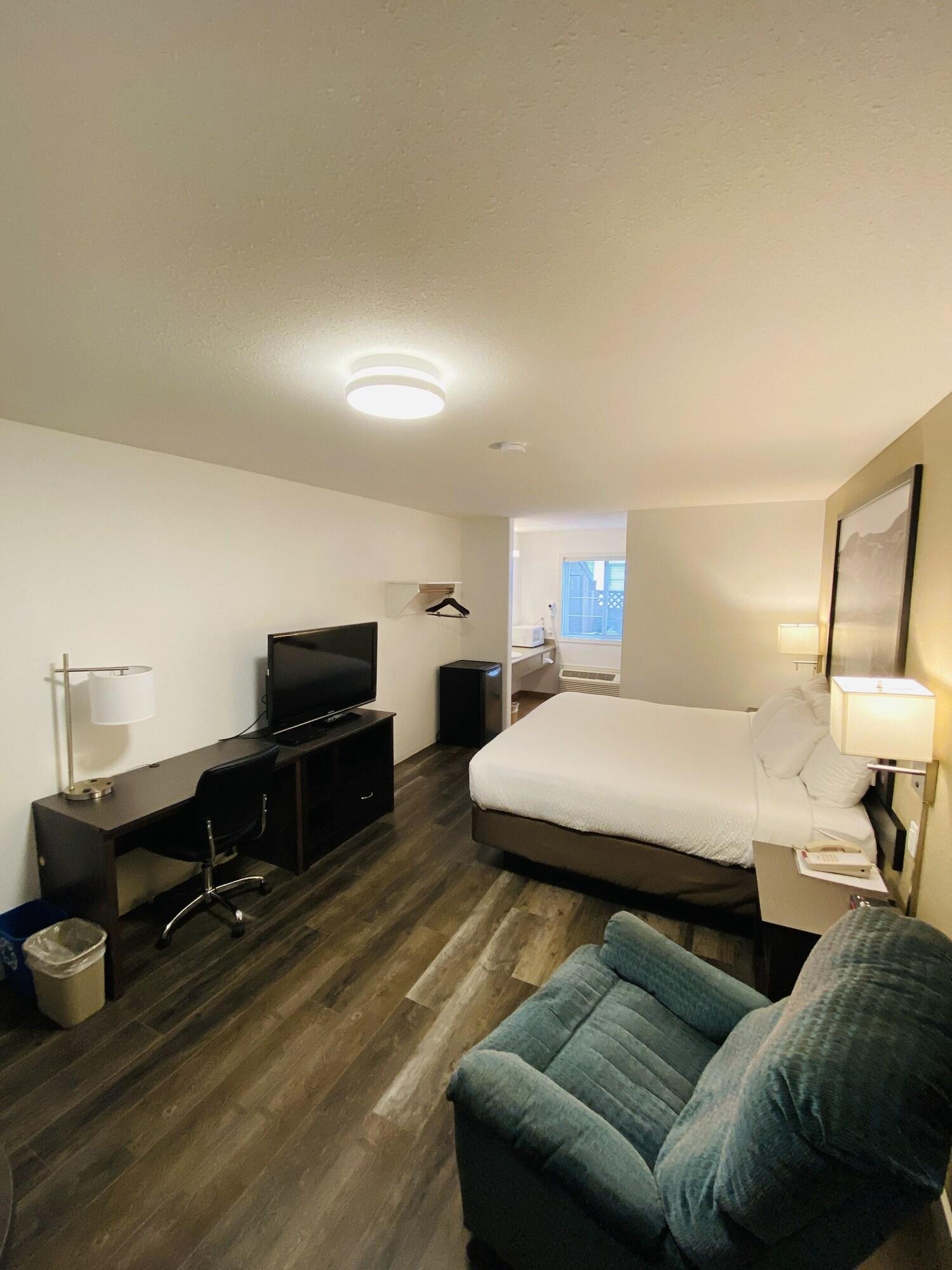 ซูเปอร์ 8 บาย วินด์แฮม 100 ไมล์ เฮาส์ Hotel 100 Mile House ภายนอก รูปภาพ